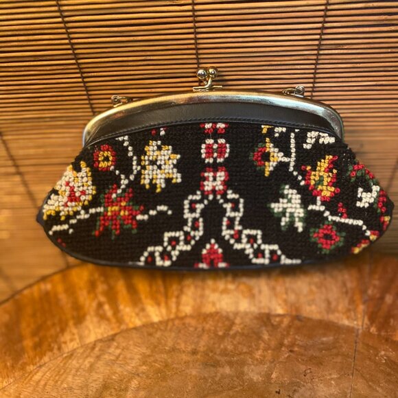 Vintage Needlepoint Evening Bag with gold chain to wear as a crossbody EUC - Picture 2 of 5
